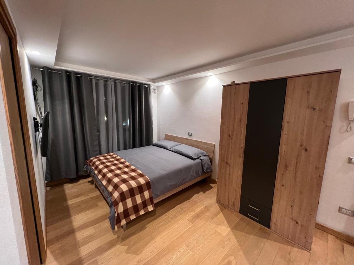 Apartamento Elegante E Moderno Monolocale Oga Exterior foto